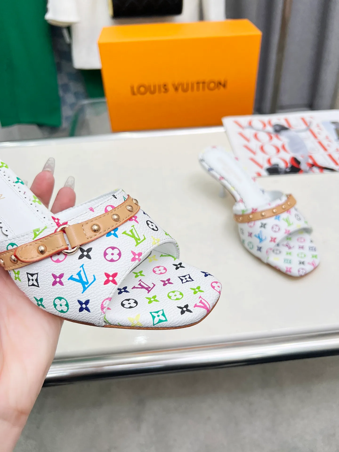 Factory direct sales👟👟Ex-factory price 440👟👟 LV new denim denim kitten heel slippers 2025 summer must-have for goddesses, original replica, super comfortable on the feet. Show off the queen's temperament, the heel height is 5.5CM, which shows your temperament without being tiring. Standard code: 35-42 (41 and 42 codes are customized, non-returnable and non-exchangeable)